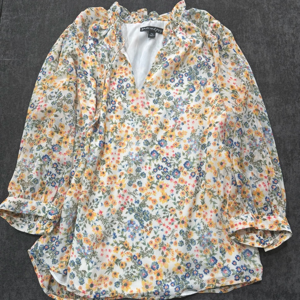 NWOT Sam & Jess Floral V-Neck Blouse w/ Ruffle Collar